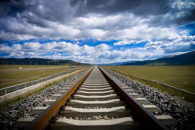 中国研发新型螺母，完胜日本“永不松动”螺母，用于建设青藏铁路